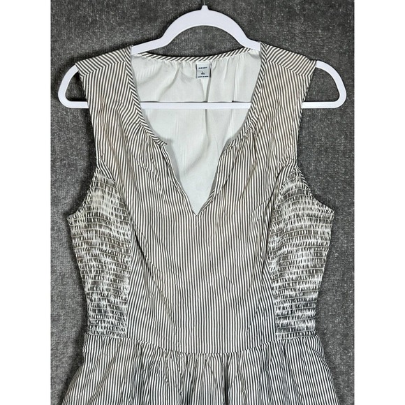 Old Navy Sleeveless Smocked Dress Womens Sz‎ Large Tall Striped White Gray Brown - Picture 12 of 16